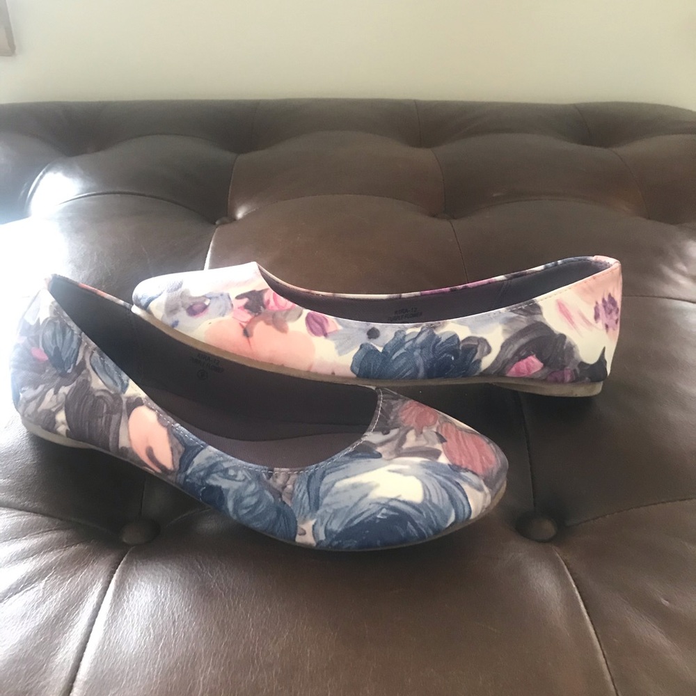 Floral print flats. Never worn size 9.